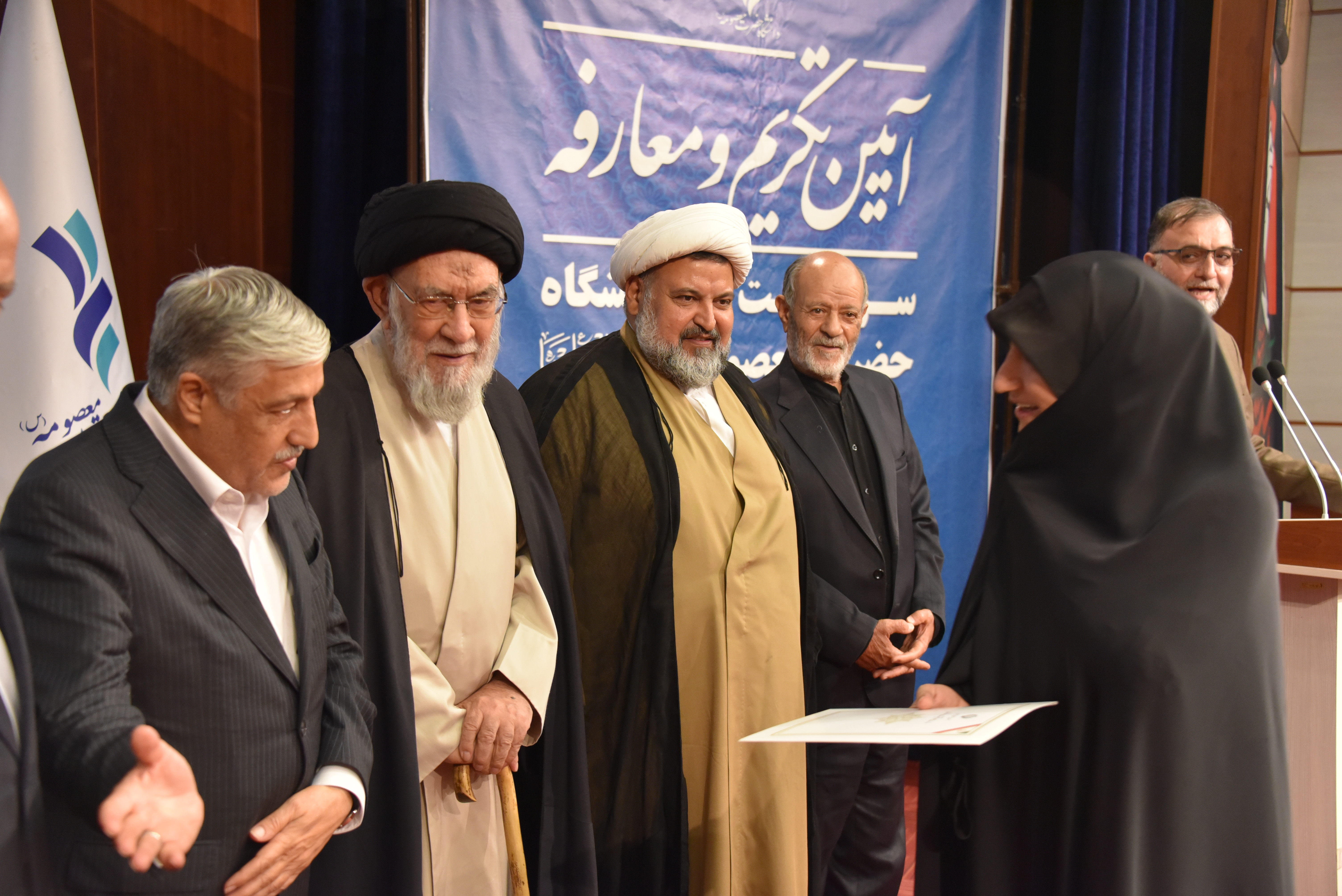 آیین تکریم دکتر معصومه مشکل گشا سرپرست پیشین و دکتر سیده فاطمه فقهی سرپرست دانشگاه