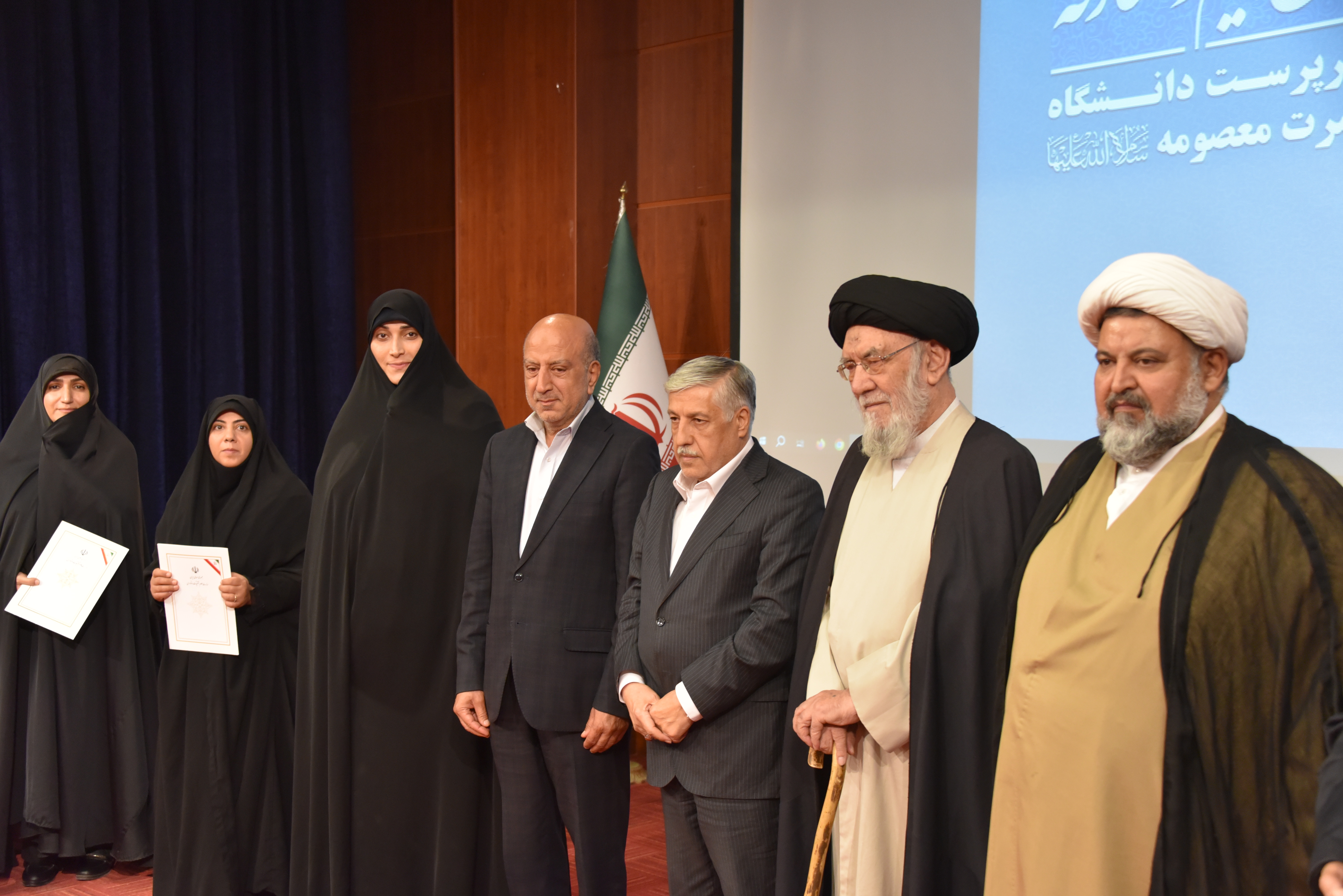 آیین تکریم دکتر معصومه مشکل گشا سرپرست پیشین و دکتر سیده فاطمه فقهی سرپرست دانشگاه